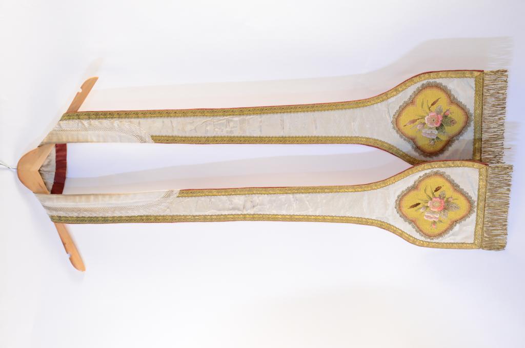 chasuble , étole de clerc , manipule , voile de calice , bourse de corporal : ornement blanc 1