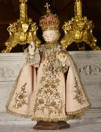 Costume de l'Enfant Jésus de Prague