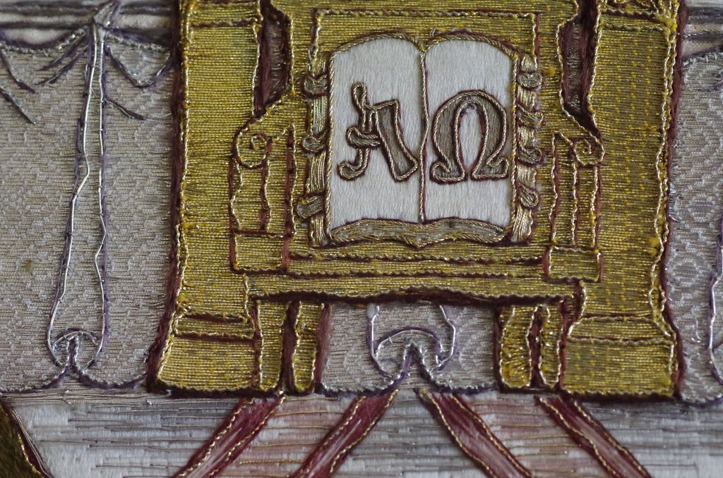 chasuble blanche avec étole